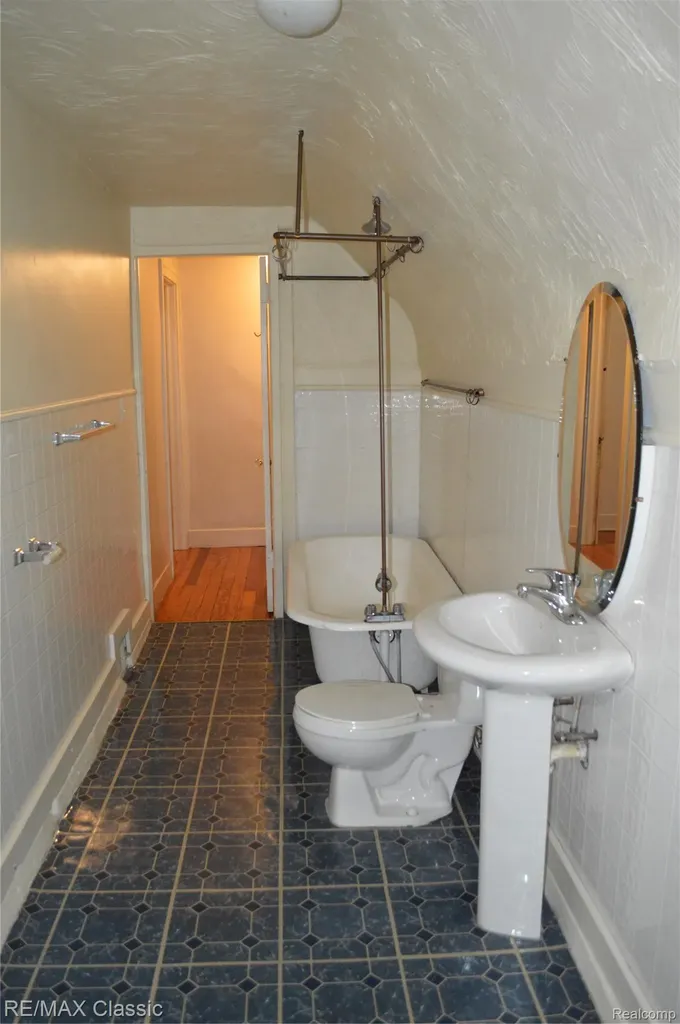 5153 Commonwealth Street Detroit City MI 48208