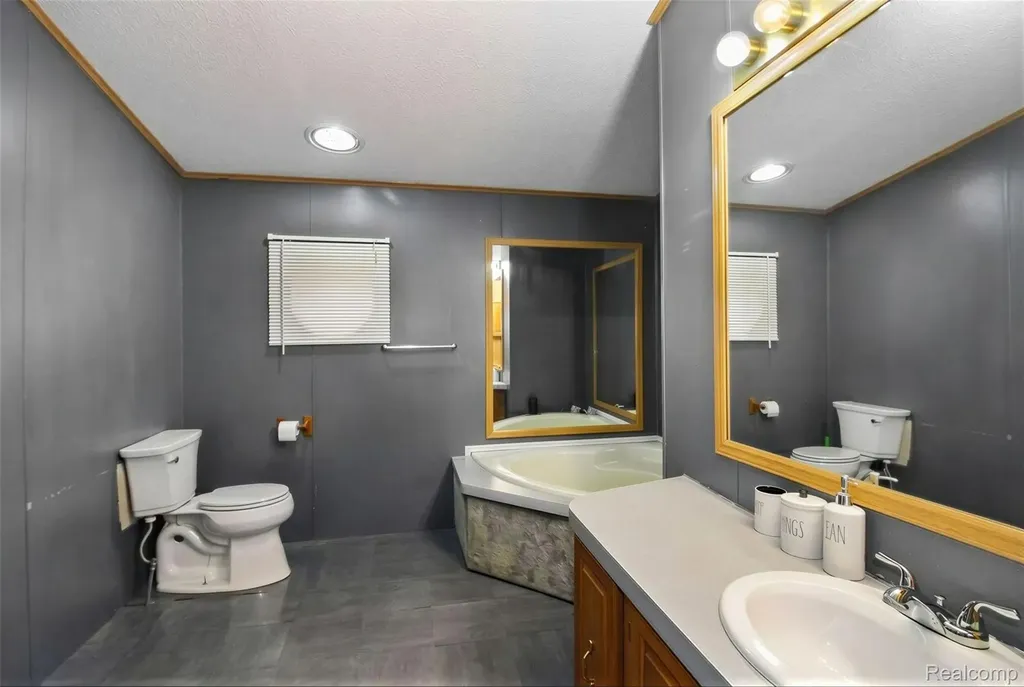 372 Holly Glen Monroe City MI 48161