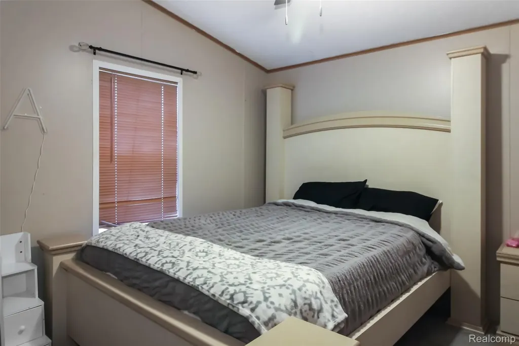 372 Holly Glen Monroe City MI 48161