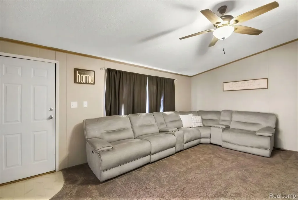 372 Holly Glen Monroe City MI 48161