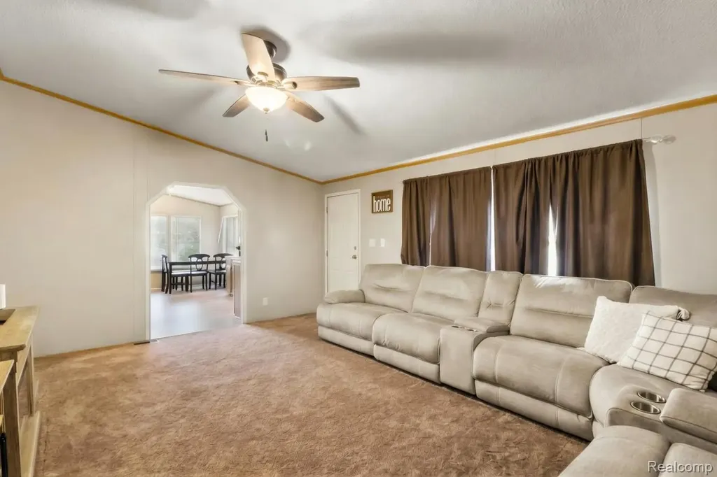 372 Holly Glen Monroe City MI 48161