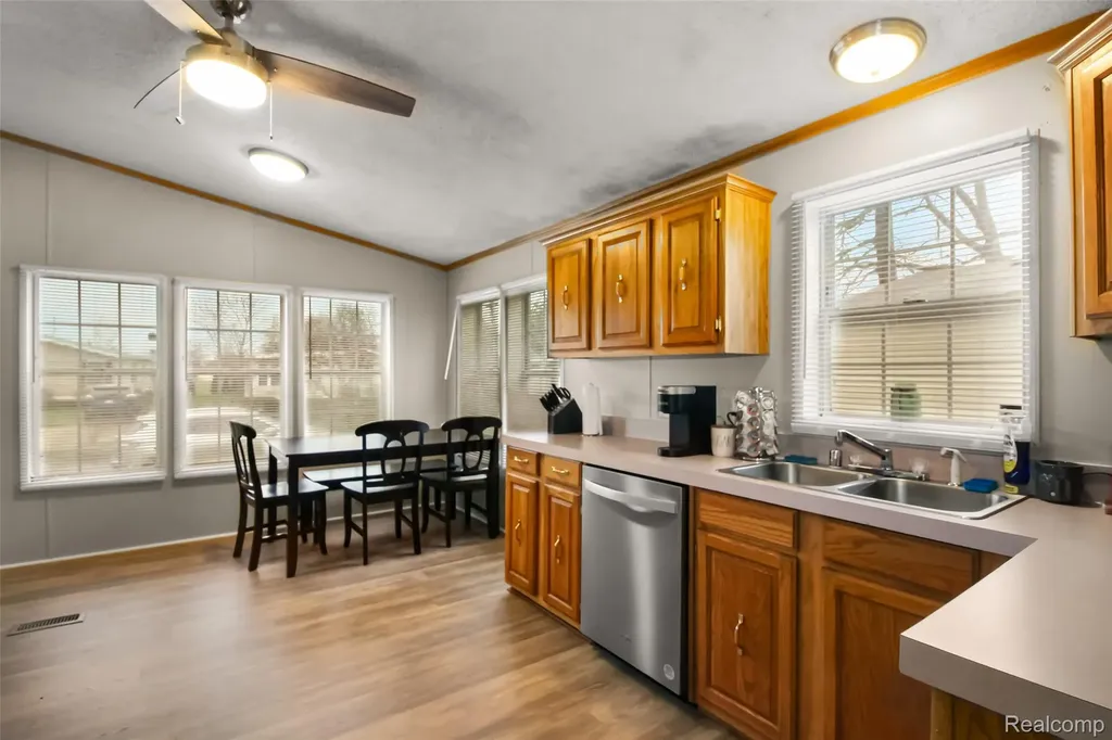 372 Holly Glen Monroe City MI 48161