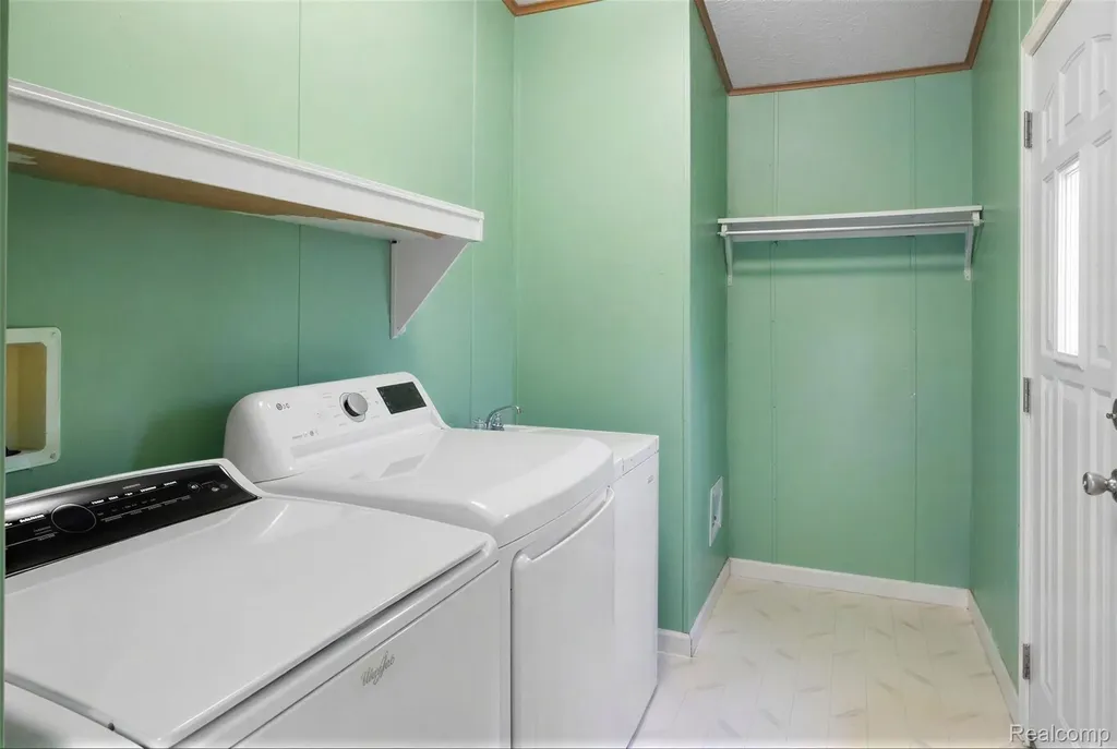 372 Holly Glen Monroe City MI 48161