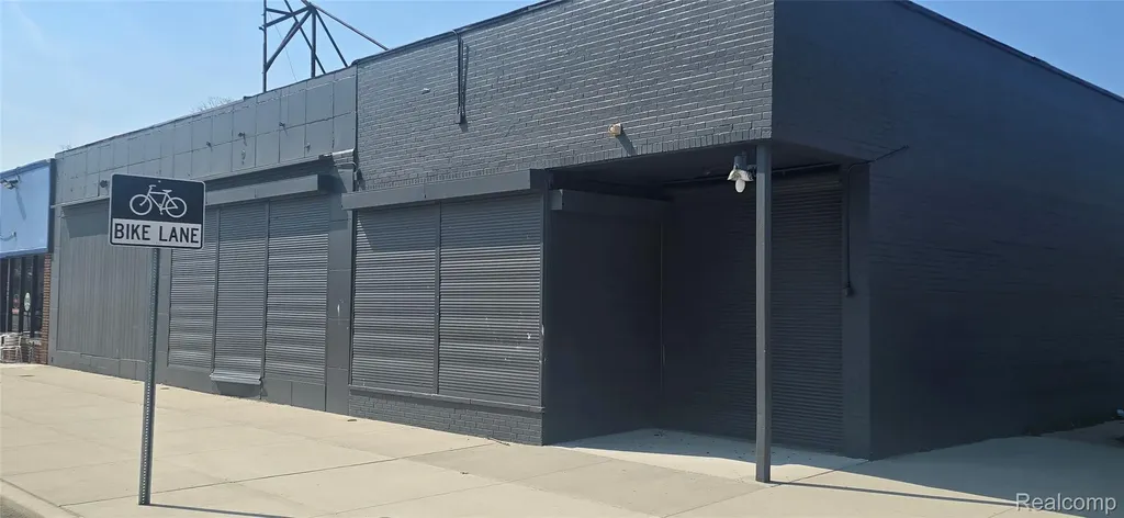 16393 E Warren Avenue Detroit City MI 48224