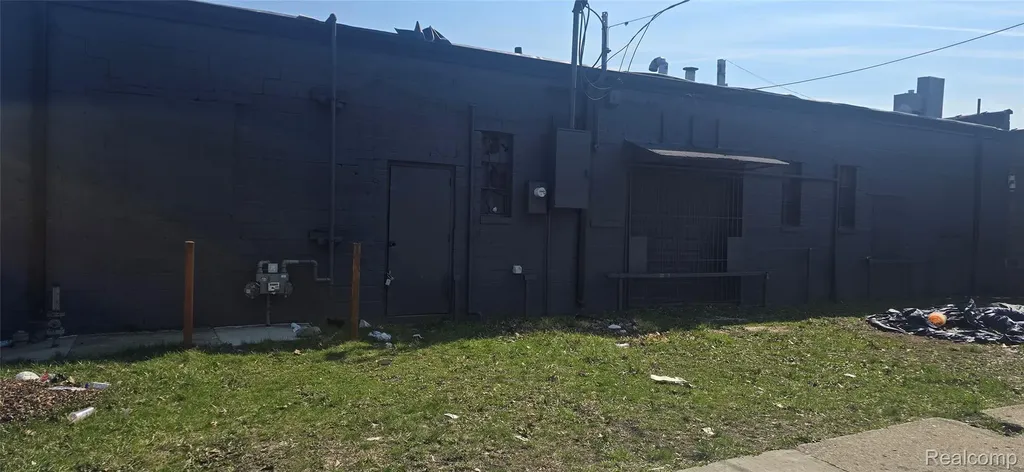 16393 E Warren Avenue Detroit City MI 48224