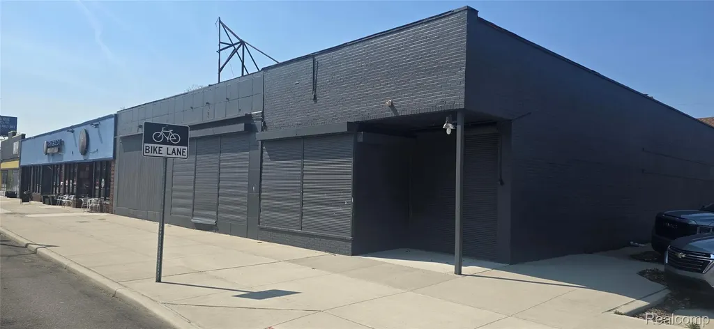 16393 E Warren Avenue Detroit City MI 48224