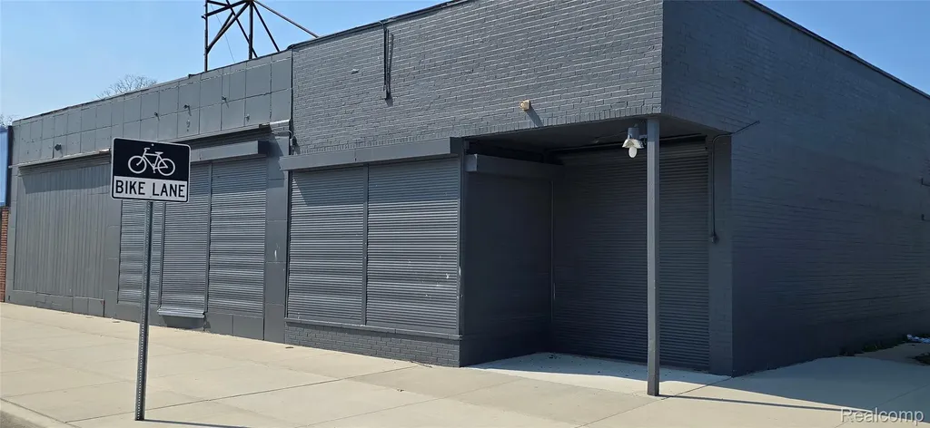 16393 E Warren Avenue Detroit City MI 48224
