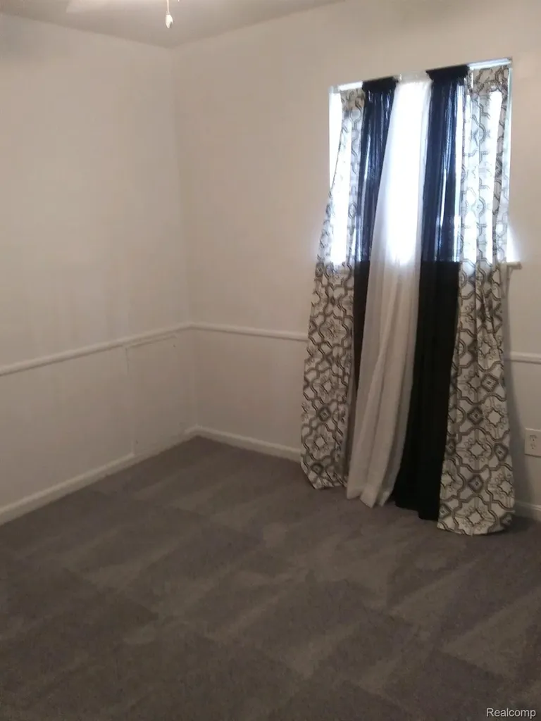 28309 Aberdeen Street Southfield City MI 48076