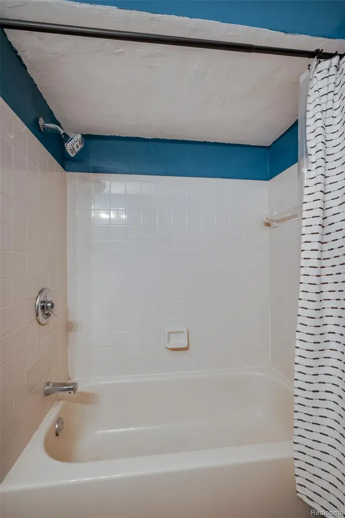 16432 Clarkson Drive Fraser City MI 48026