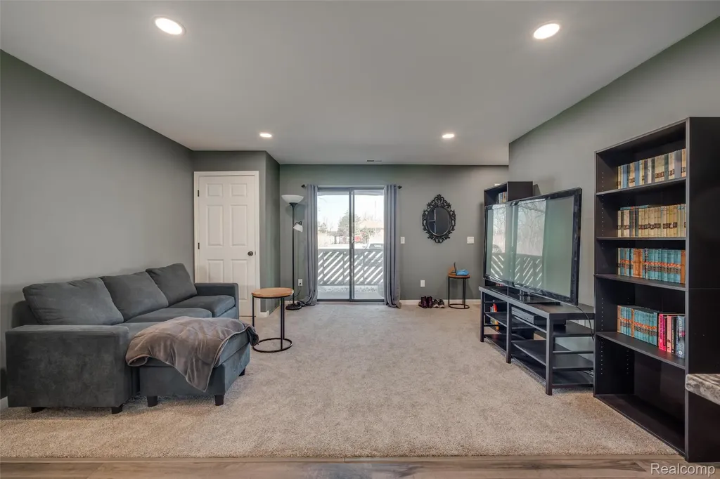 16432 Clarkson Drive Fraser City MI 48026