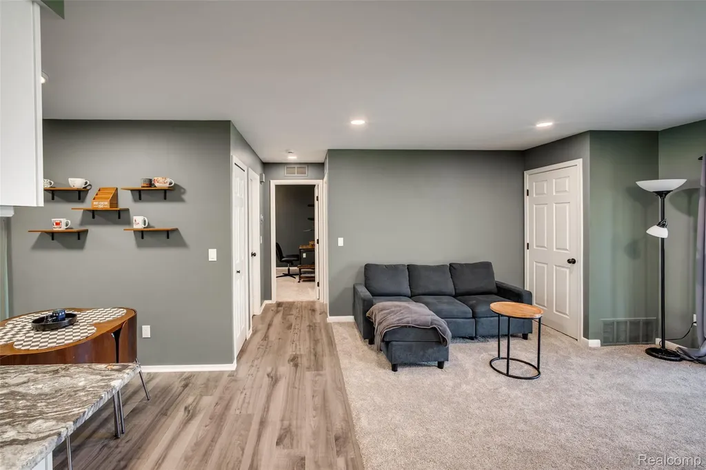 16432 Clarkson Drive Fraser City MI 48026