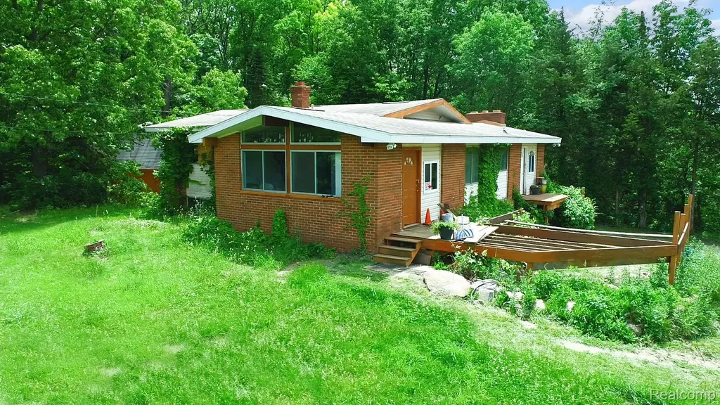 1050 Teggerdine Road White Lake Charter Township MI 48386