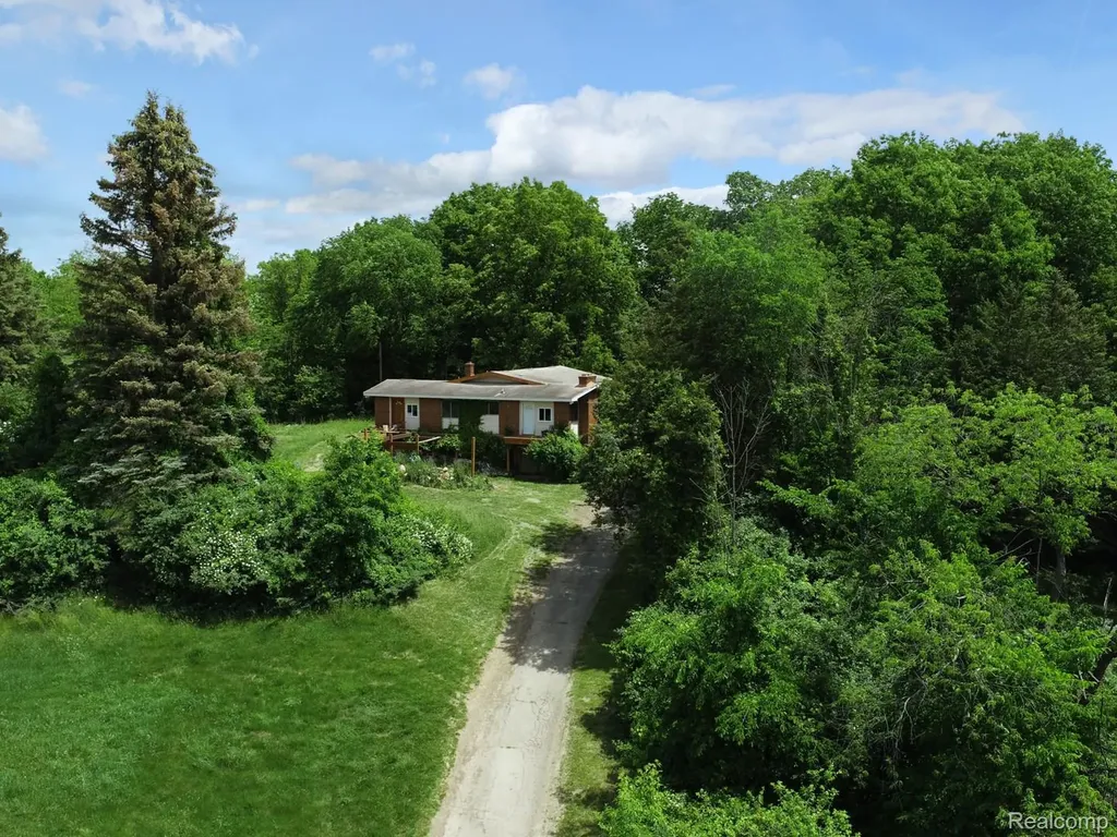 1050 Teggerdine Road White Lake Charter Township MI 48386
