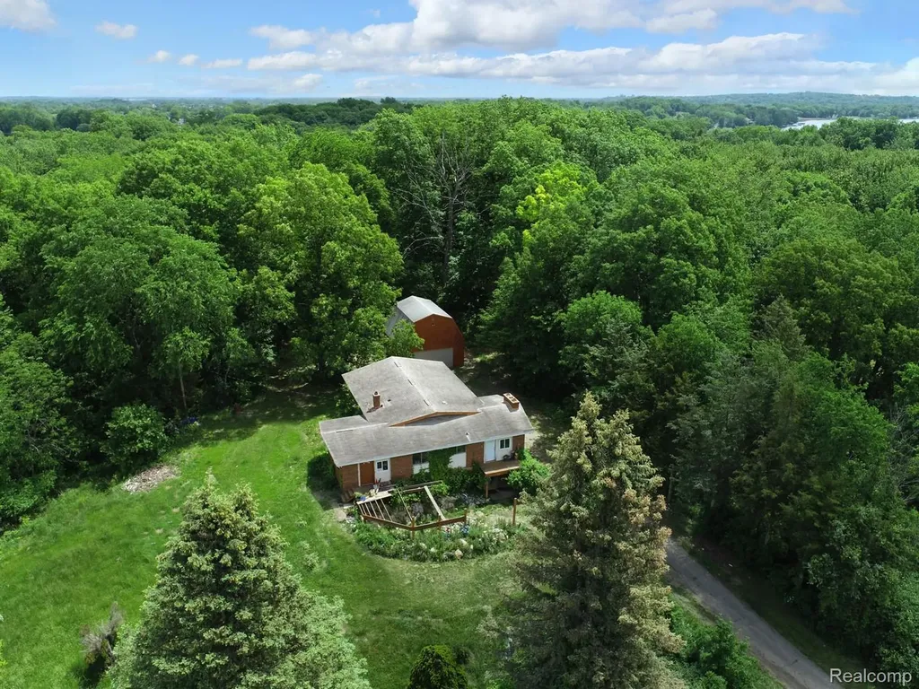 1050 Teggerdine Road White Lake Charter Township MI 48386