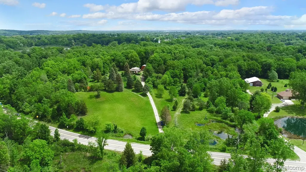 1050 Teggerdine Road White Lake Charter Township MI 48386