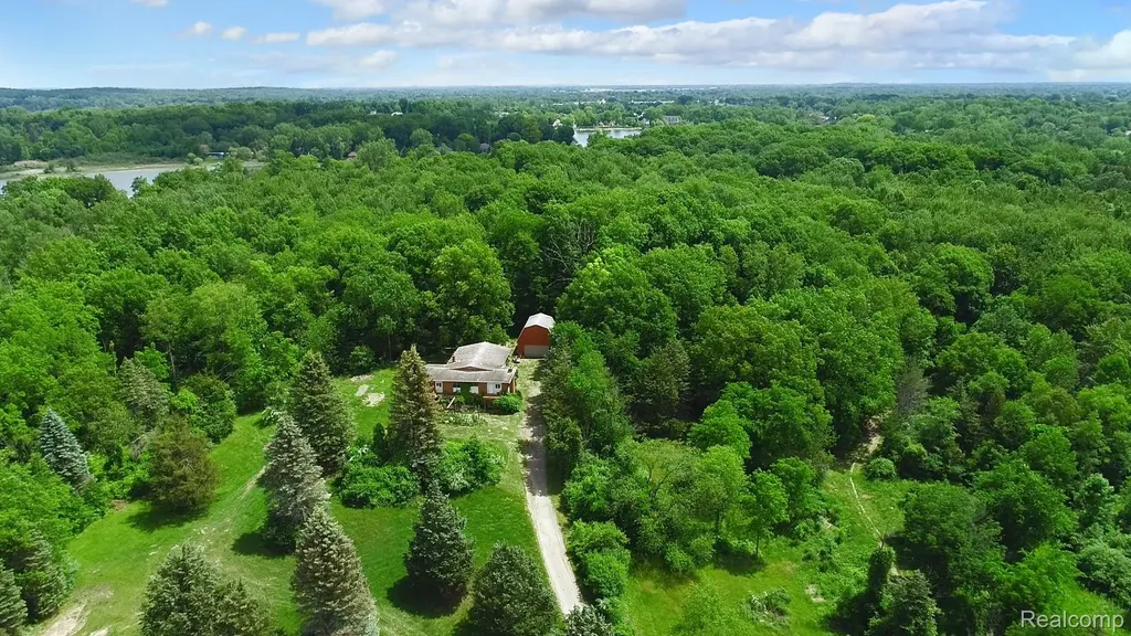 1050 Teggerdine Road White Lake Charter Township MI 48386