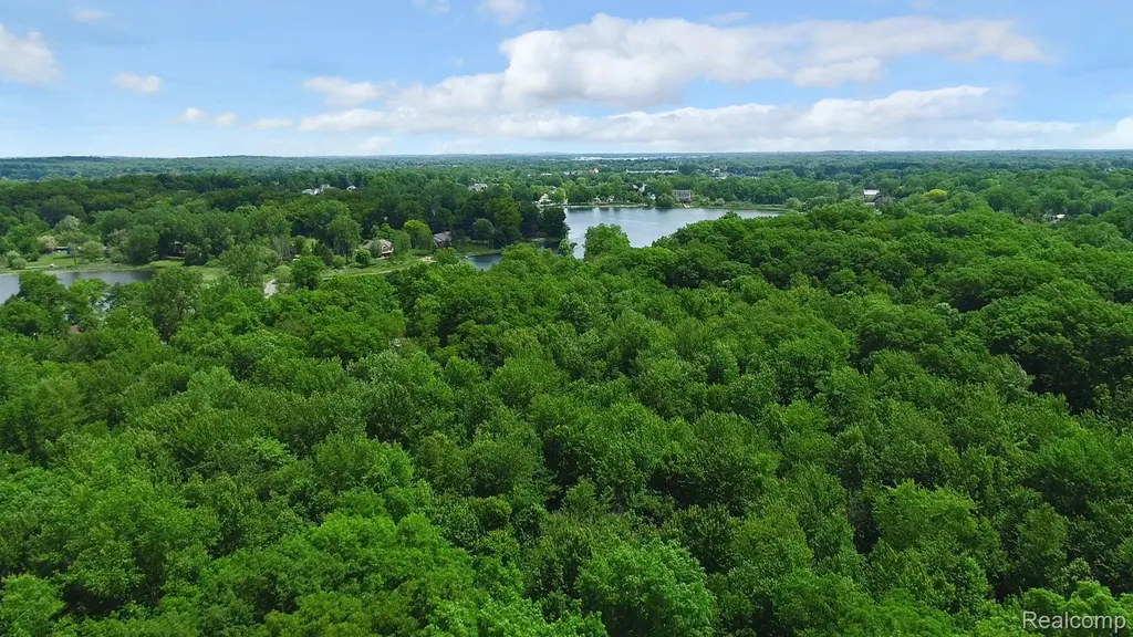 1050 Teggerdine Road White Lake Charter Township MI 48386