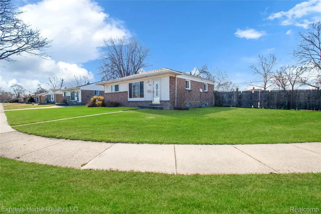 11808 Mckinley Drive Warren City MI 48089