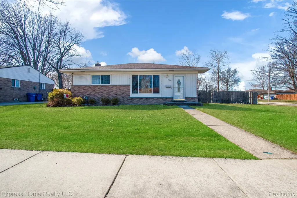 11808 Mckinley Drive Warren City MI 48089