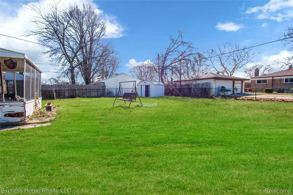11808 Mckinley Drive Warren City MI 48089