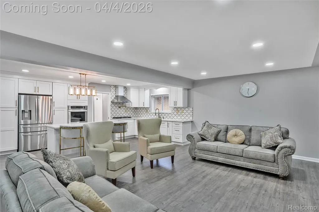 7117 N Evangeline Street Dearborn Heights City MI 48127