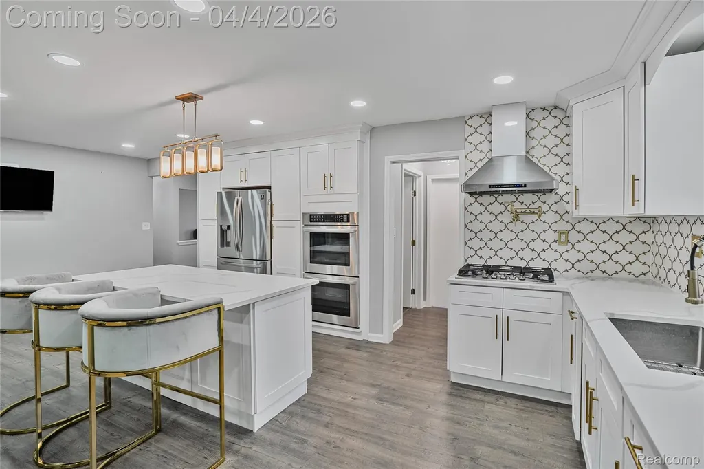 7117 N Evangeline Street Dearborn Heights City MI 48127