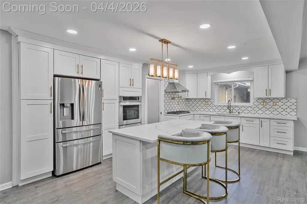 7117 N Evangeline Street Dearborn Heights City MI 48127