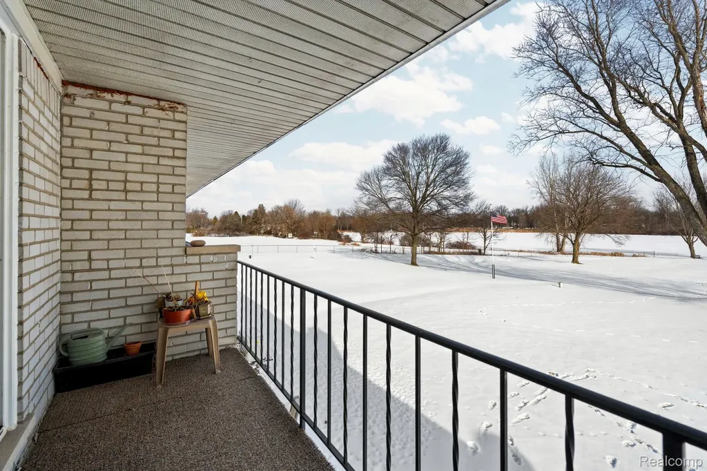 27094 Sandy Hill Lane Lyon Charter Township MI 48165