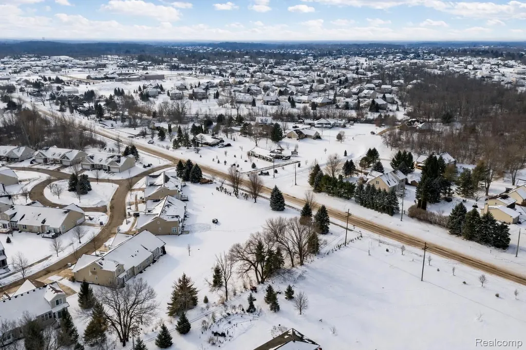 27094 Sandy Hill Lane Lyon Charter Township MI 48165