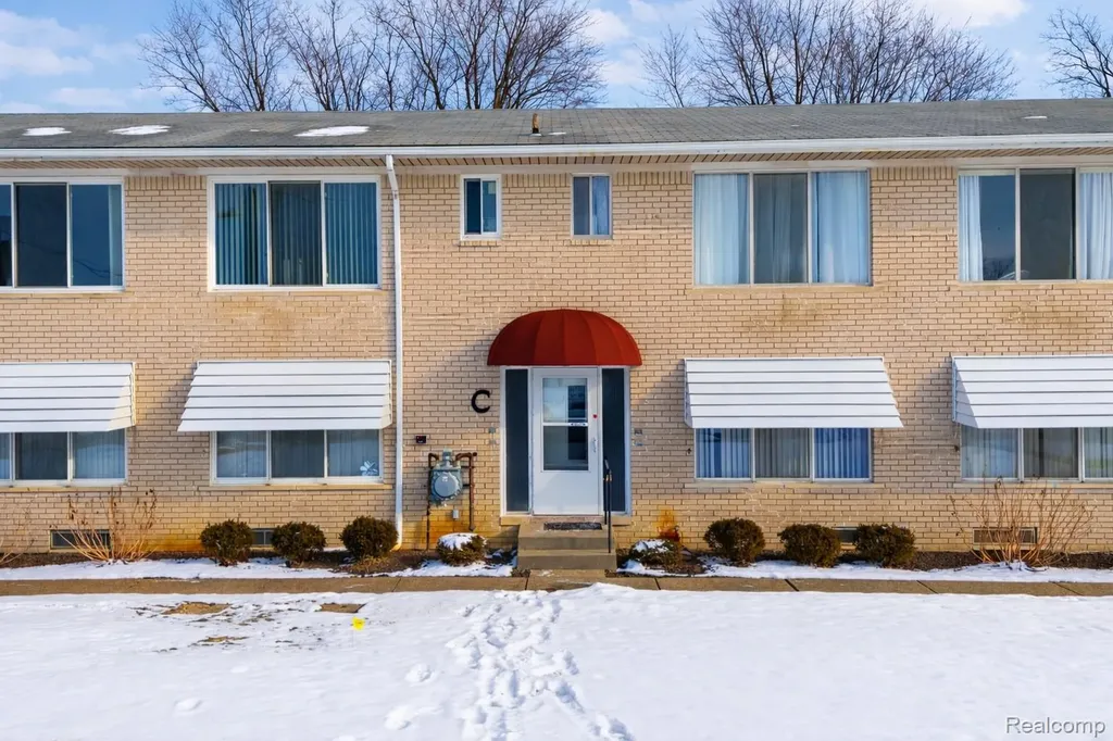 27094 Sandy Hill Lane Lyon Charter Township MI 48165