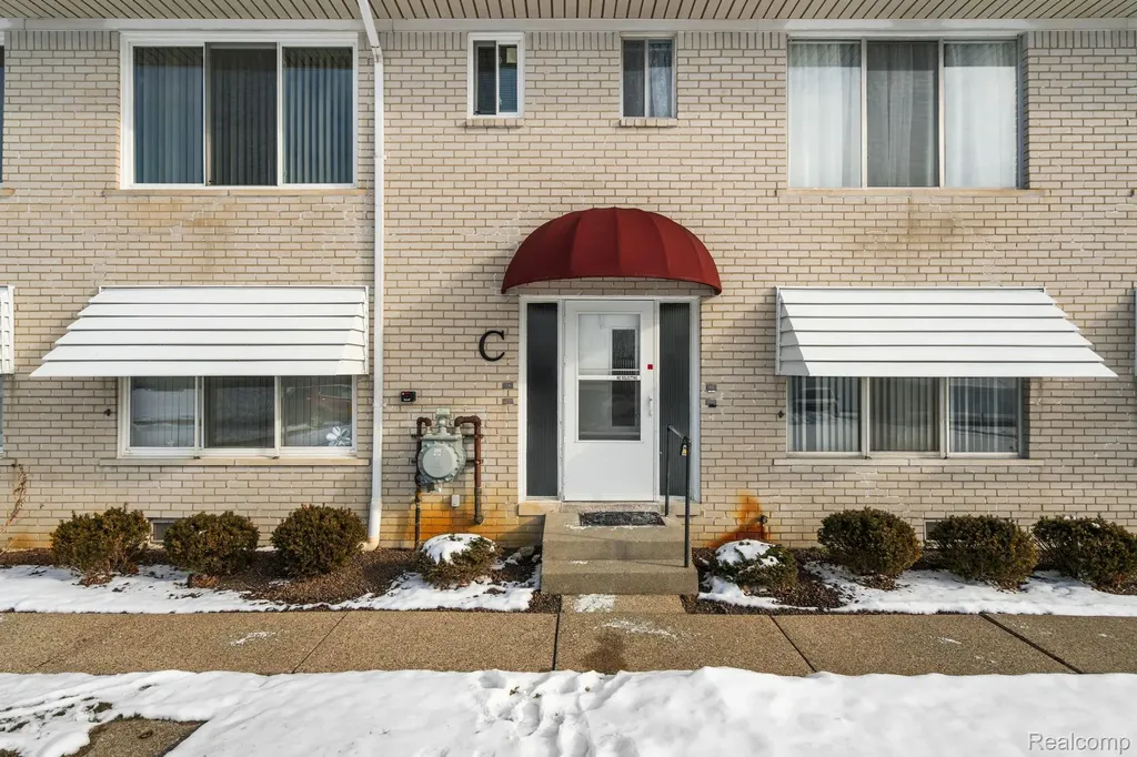 27094 Sandy Hill Lane Lyon Charter Township MI 48165