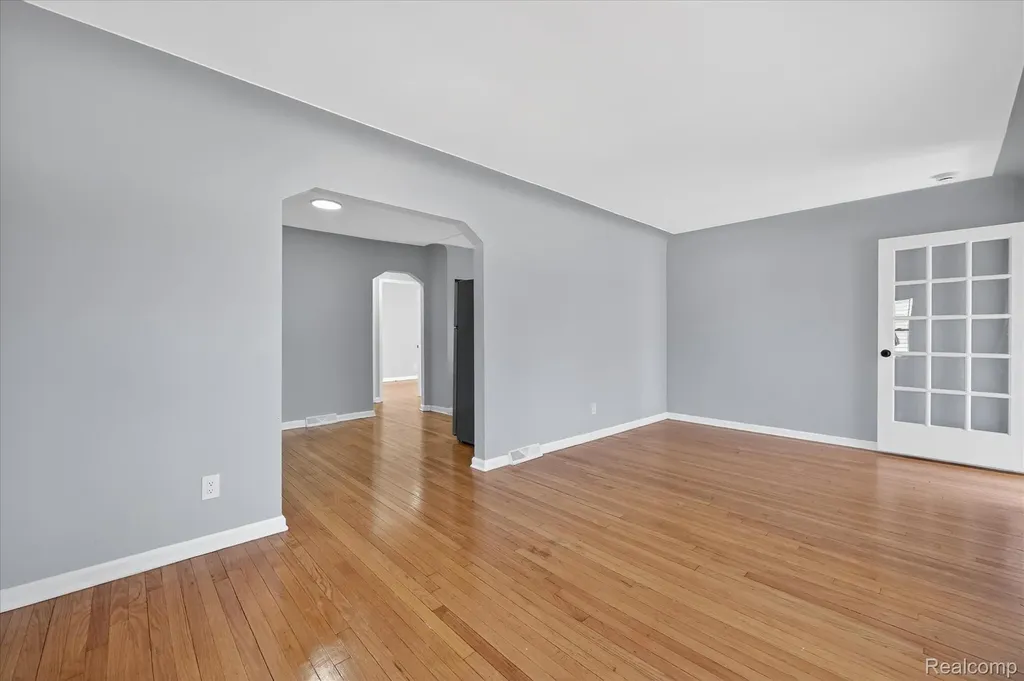 1108 Helen Street Garden City City MI 48135