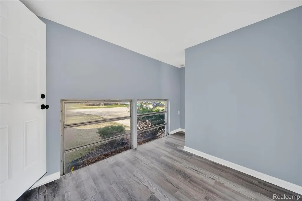 1108 Helen Street Garden City City MI 48135