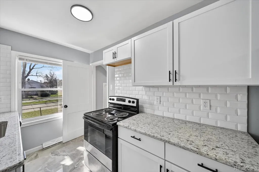 1108 Helen Street Garden City City MI 48135