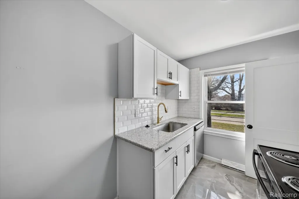 1108 Helen Street Garden City City MI 48135