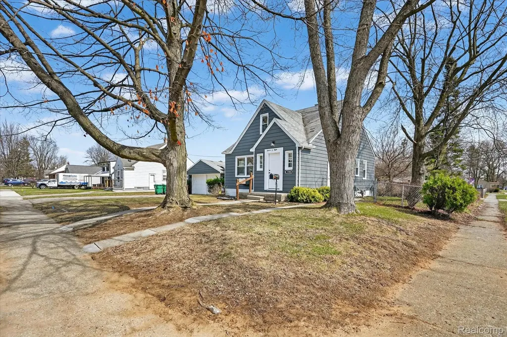 1108 Helen Street Garden City City MI 48135