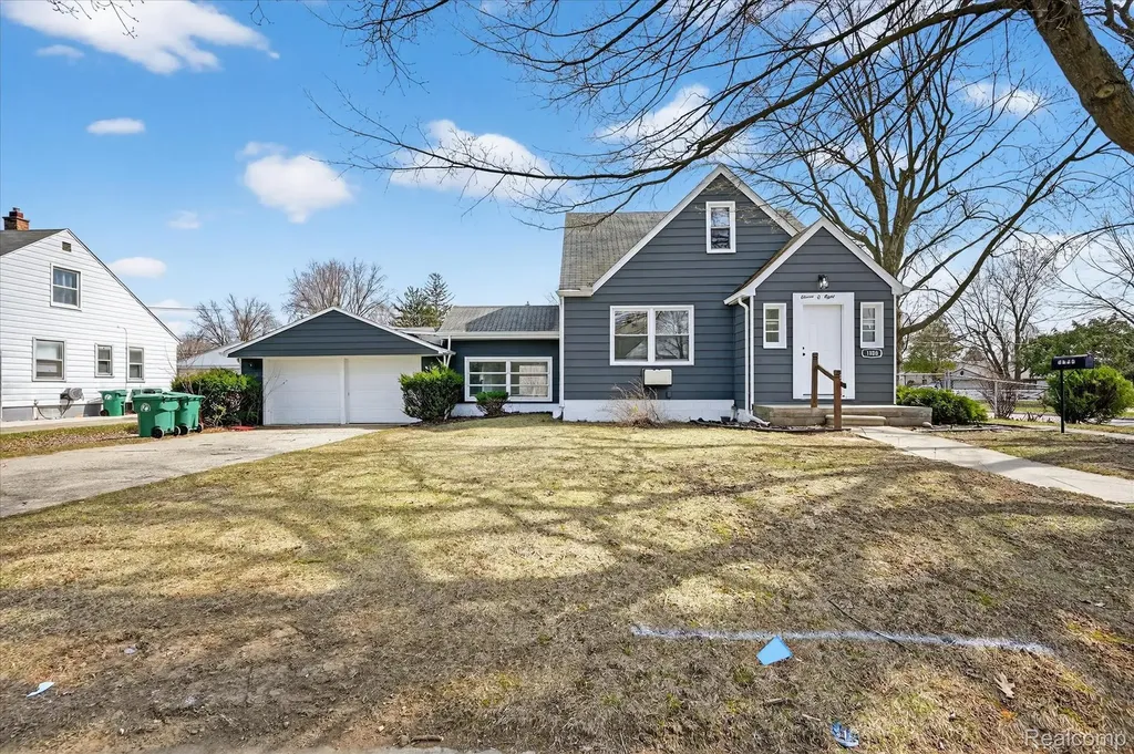 1108 Helen Street Garden City City MI 48135