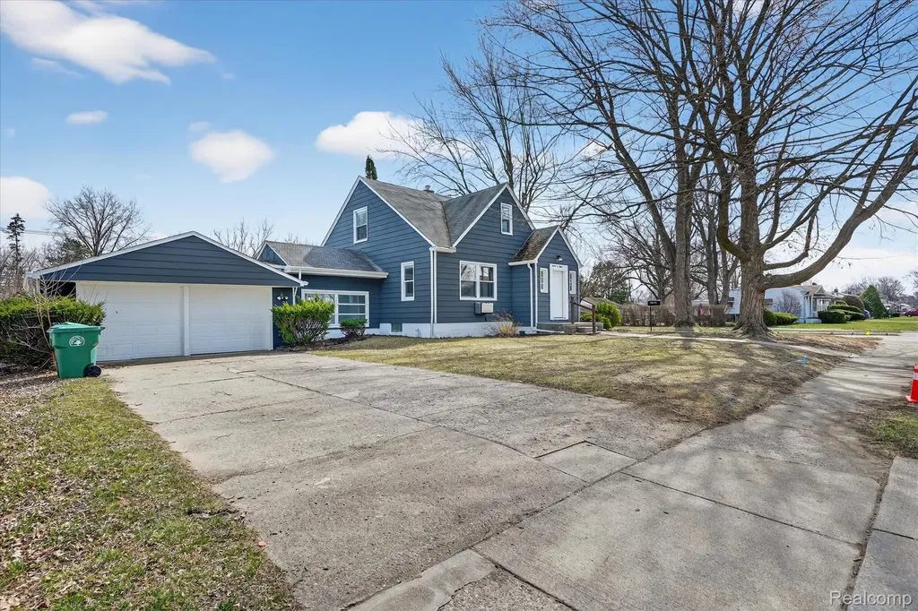 1108 Helen Street Garden City City MI 48135