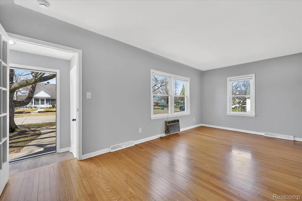 1108 Helen Street Garden City City MI 48135