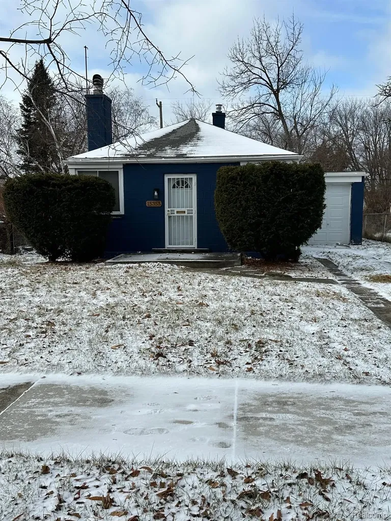 15355 Auburn Street Detroit City MI 48223
