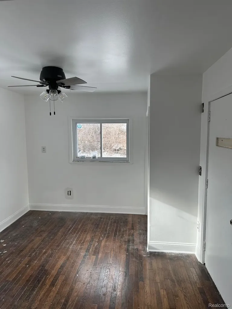 15355 Auburn Street Detroit City MI 48223