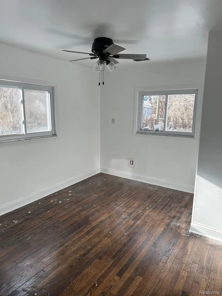 15355 Auburn Street Detroit City MI 48223