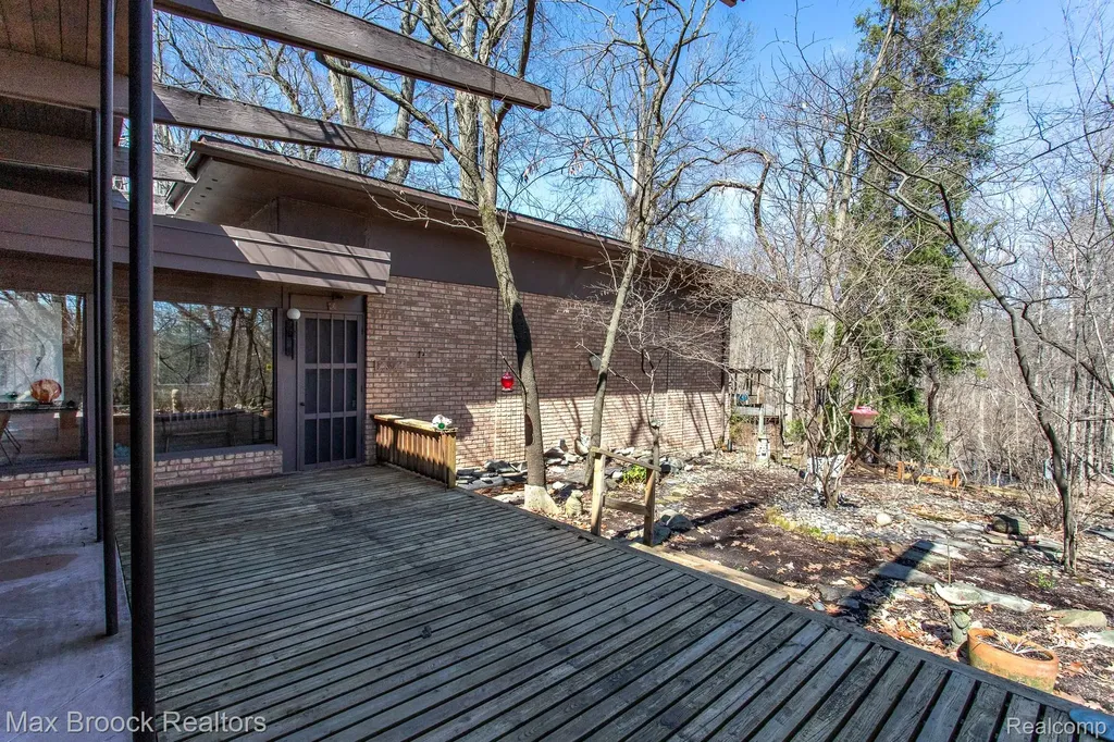 30875 Franklin Road Franklin Village MI 48025
