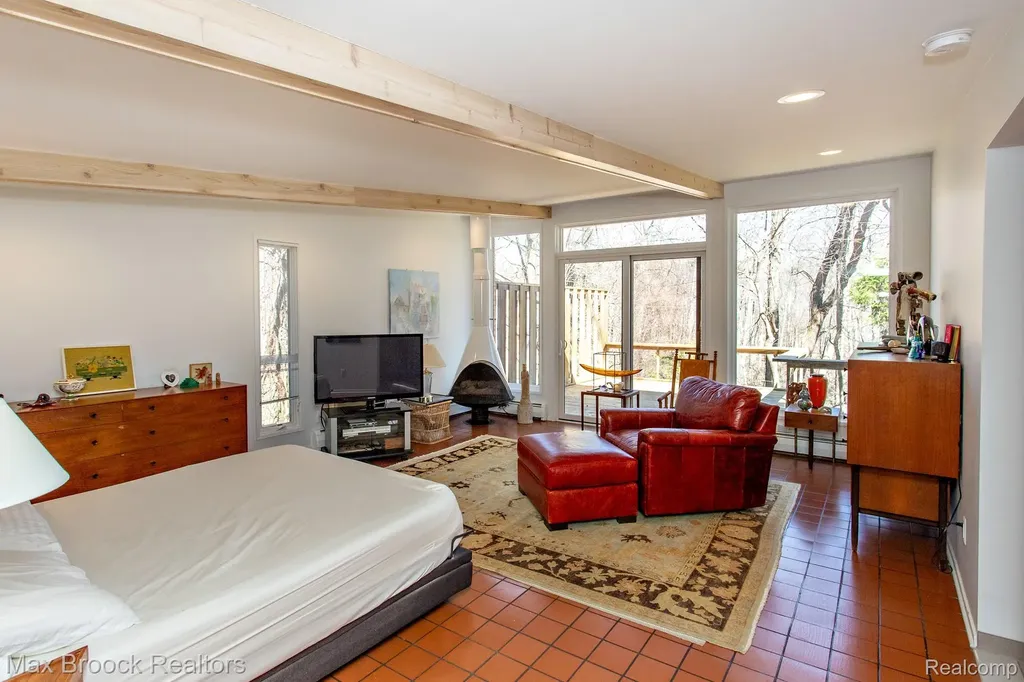 30875 Franklin Road Franklin Village MI 48025