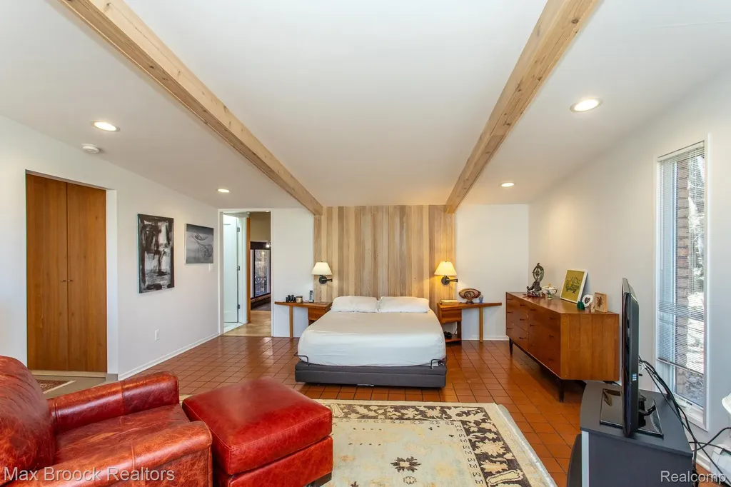 30875 Franklin Road Franklin Village MI 48025