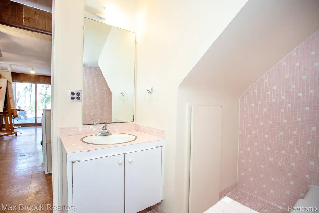 30875 Franklin Road Franklin Village MI 48025