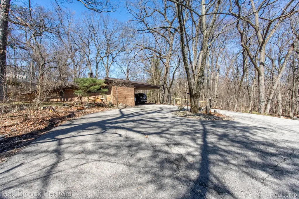 30875 Franklin Road Franklin Village MI 48025