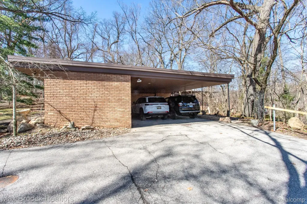 30875 Franklin Road Franklin Village MI 48025