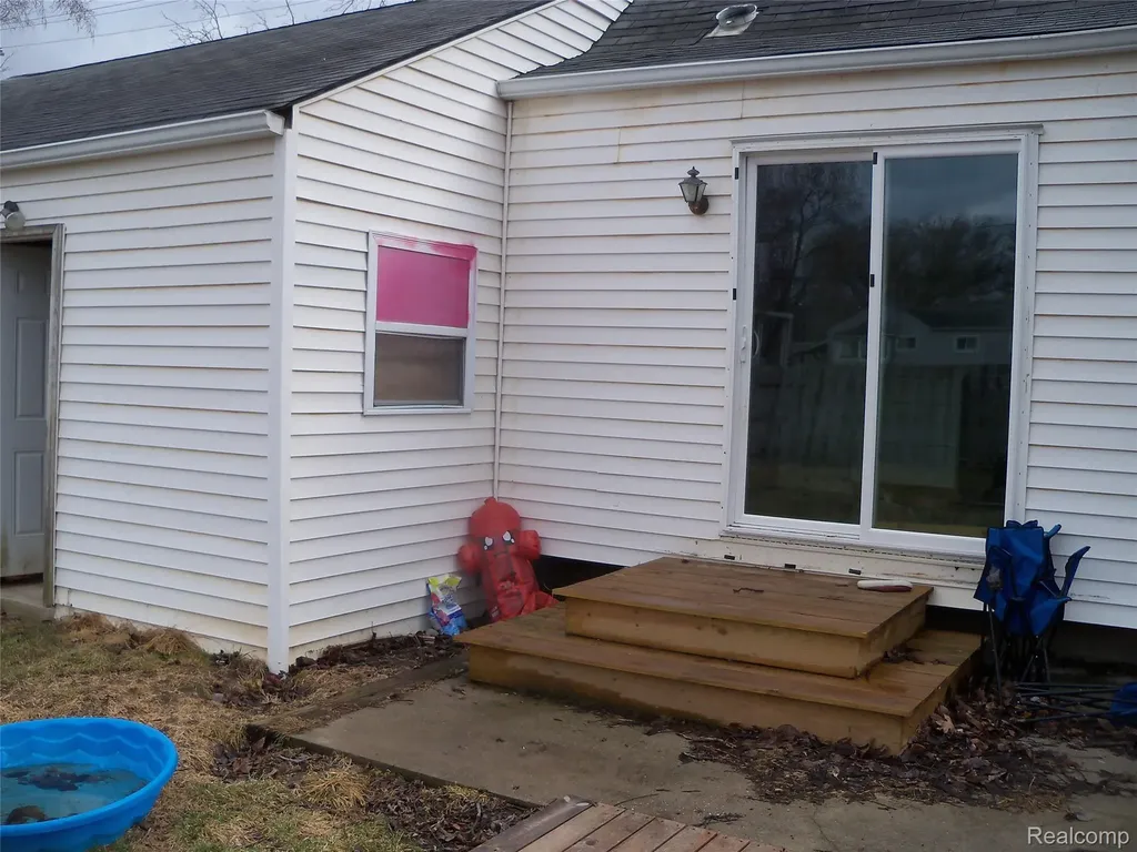 413 E Hemphill Road Flint City MI 48507
