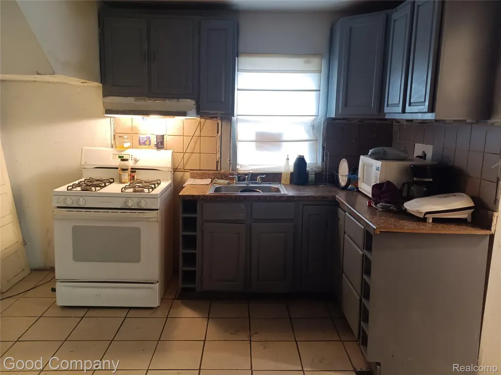 16508 Strathmoor Street Detroit City MI 48235